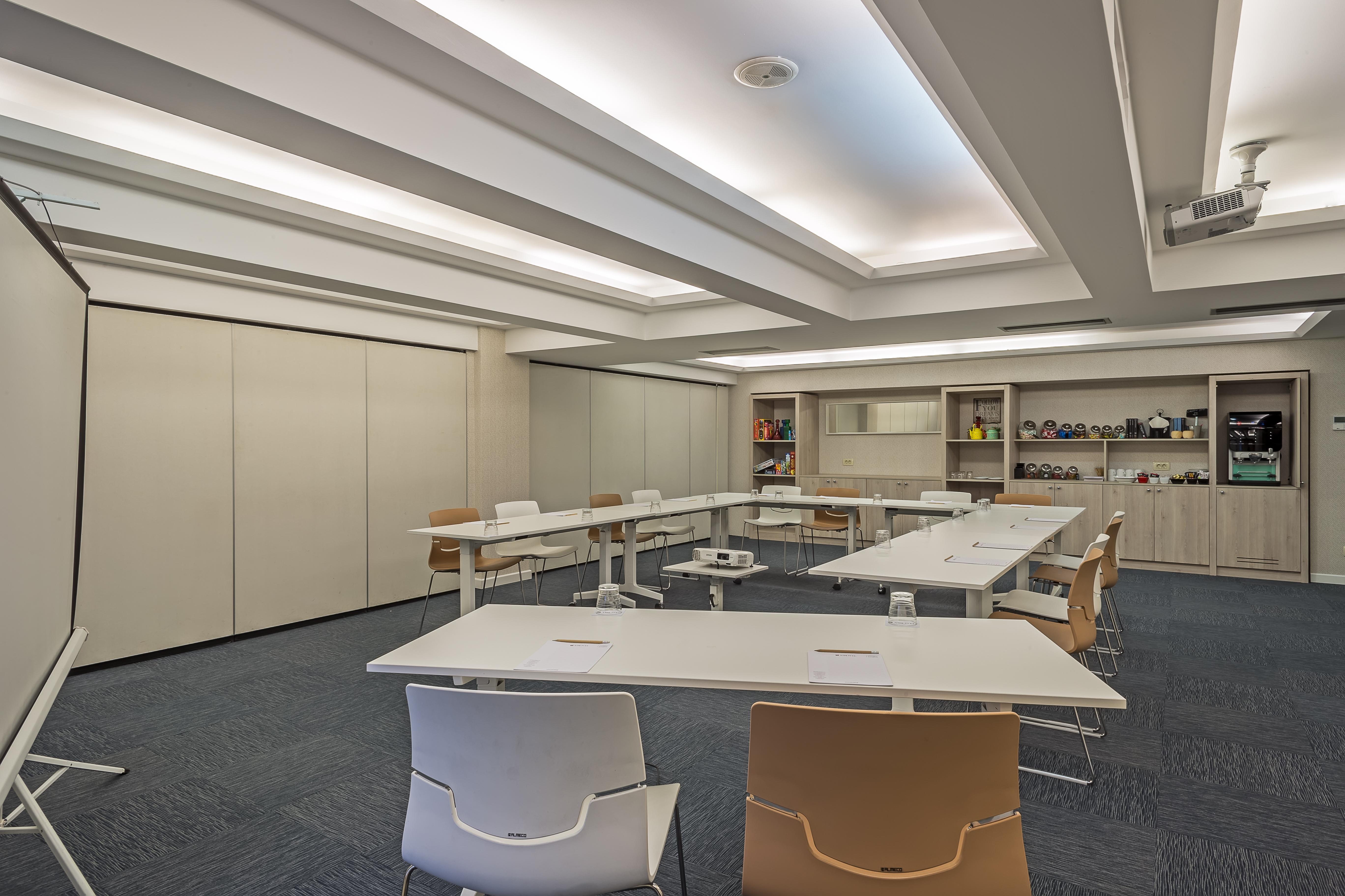 Airotel Stratos Vassilikos 4* Athens